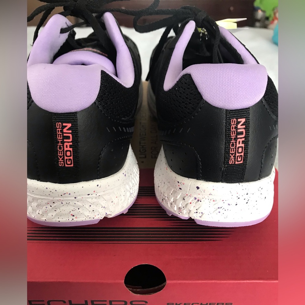 SOLD!    New! Women’s Black Skechers Go Run Consistent Vivid Horizon  Size 11. - Picture 2 of 8